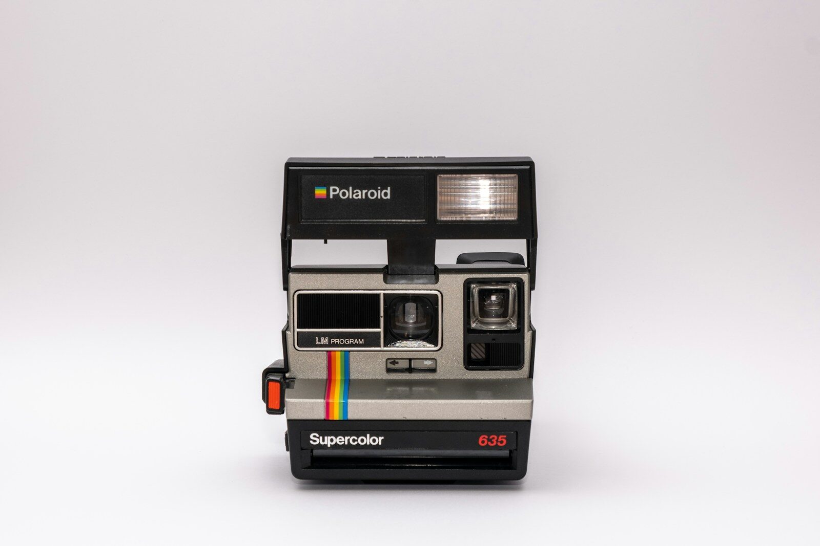 La magia delle foto Polaroid: Catturare i ricordi nell’era digitale