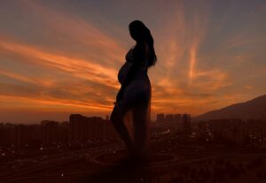 Read more about the article Creative Baby Bump Photoshoot Ideas for Unforgettable Memories